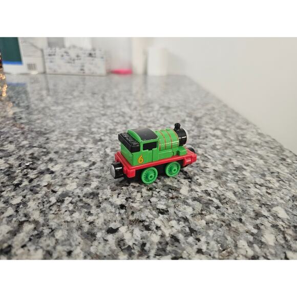 Thomas & Friends Take Along | Take N Play PERCY #6 2002 | DIECAST Magnetic Train - Picture 6 of 7